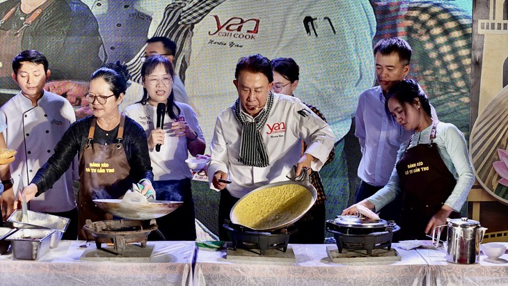 Đầu bếp Yan Can Cook tham gia biểu diễn nấu ăn tại Cần Thơ - Ảnh 1.