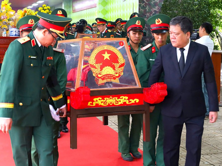Khánh Hòa an táng 45 hài cốt liệt sĩ sau nhiều thàng tìm kiếm - Ảnh 1.