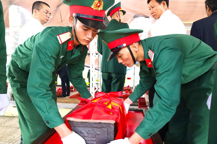 Khánh Hòa an táng 45 hài cốt liệt sĩ sau nhiều thàng tìm kiếm - Ảnh 3.