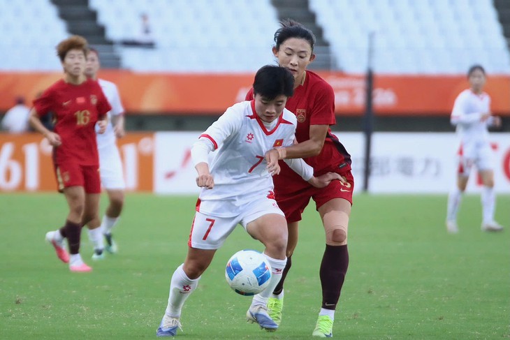 HLV Ngọc Châm: 'Không nghĩ đội tuyển nữ Việt Nam chơi tốt thế trước Trung Quốc' - Ảnh 1.