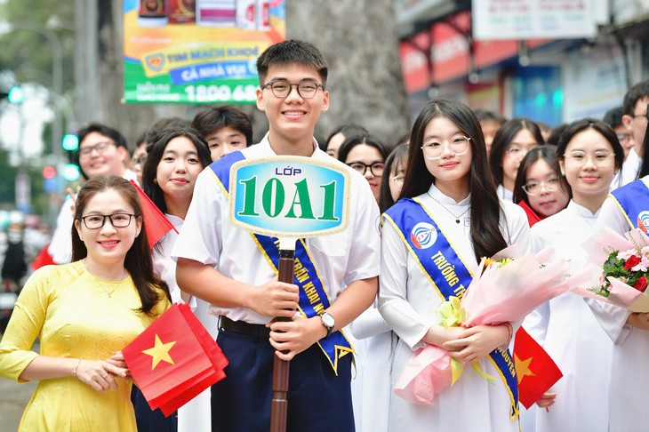 Thi lớp 10 chỉ còn 2 môn văn và toán? - Ảnh 1.