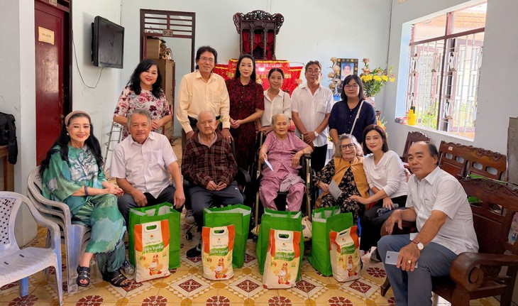 NSND Kim Cương mừng nghệ sĩ Ngọc Đáng 99 tuổi - Ảnh 3.