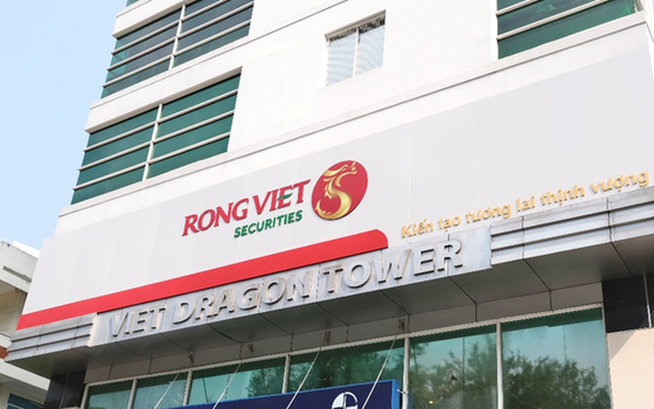 Năm công ty chứng khoán thông báo bán giải chấp gần 3,8 triệu cổ phiếu của
Chủ tịch Kosy và người liên quan - Ảnh
3.