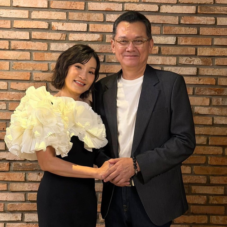 Hữu Châu - Hồng Đào: 45 năm thâm tình và 'đặc quyền' nạt nộ  - Ảnh 2.