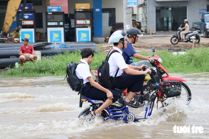 Hình ảnh triều cường ở mức báo động 3, gây ngập nhiều nơi ở Cần Thơ - Ảnh 2.