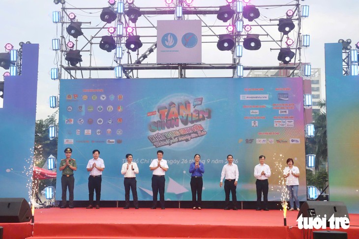 Tân sinh viên TP . HCM trải nghiệm kết nối tại ngày hội chào đón năm học mới 2026 - Ảnh 2.
