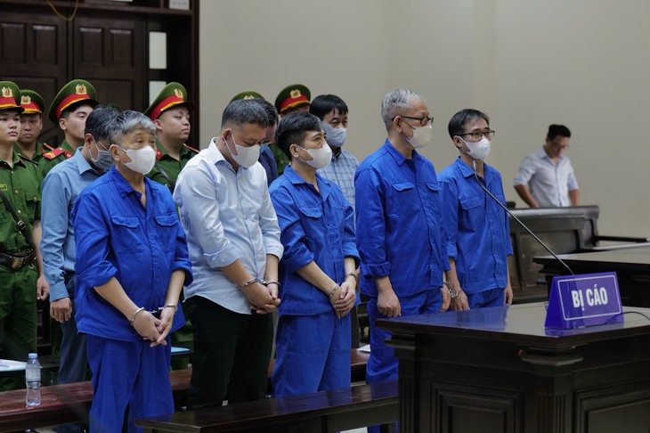 Bà Nguyễn Thị Kim Tiến muốn hỗ trợ các bị cáo khác nộp thêm tiền khắc phục hậu quả vụ án - Ảnh 2.