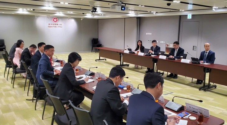 Lãnh đạo TP.HCM học cách Đặc khu Hong Kong chuyển đổi số, phục vụ người dân - Ảnh 1.