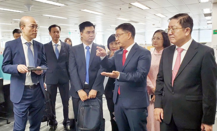 Lãnh đạo TP.HCM học cách Đặc khu Hong Kong chuyển đổi số, phục vụ người dân - Ảnh 3.