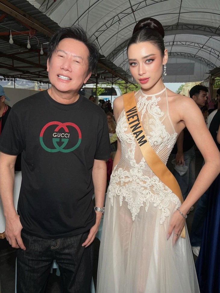 ‘Vinh quy bái Tổ’ gần 20kg theo Emoura Phạm đến Miss Grand International - Ảnh 7.