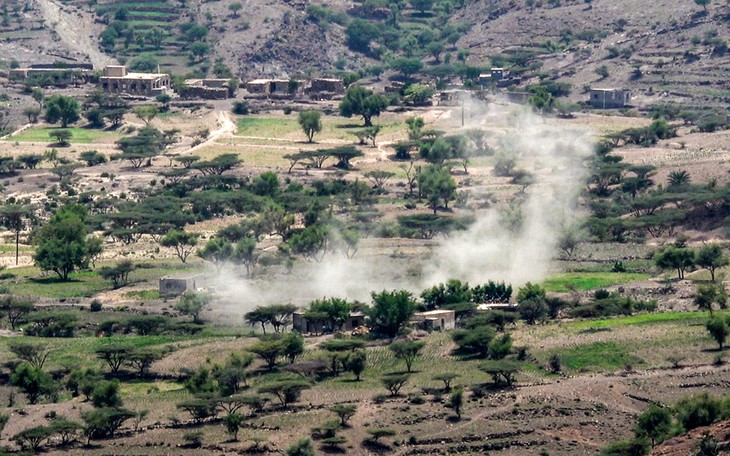 Houthi tập kích loạt sân bay ở Yemen và Saudi Arabia, chiến sự Biển Đỏ nóng trở lại - Ảnh 3.
