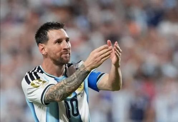 Sốt vé trận cầu chia tay tuyển Argentina của Messi - Ảnh 1.