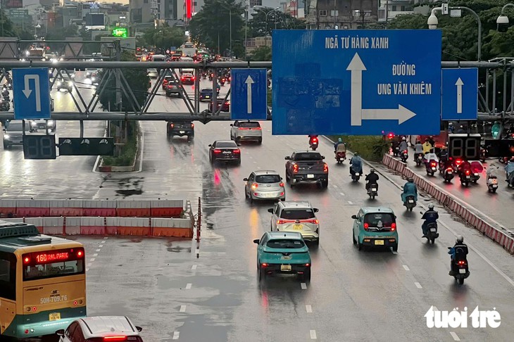 Sao gọi giá long môn mà không phải là cổng biển báo, khung treo cho đơn giản? - Ảnh 1.