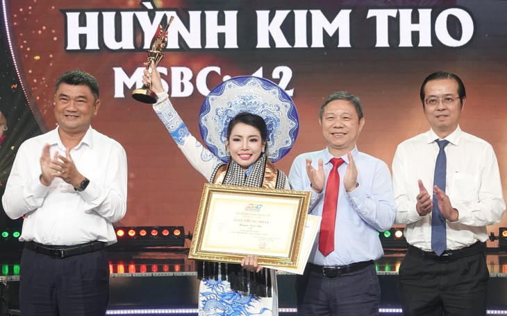 Chuông vàng vọng cổ Huỳnh Kim Tho biết trễ vẫn muốn bắt đầu nghiệp diễn - Ảnh 2.