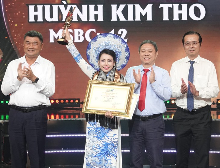 Đúng như dự đoán, Huỳnh Kim Tho là tân Chuông vàng vọng cổ 2026 - Ảnh 1.