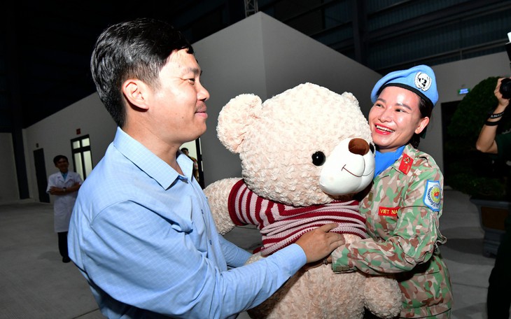 Những chuyến bay cấp cứu cuối nhiệm kỳ của Bệnh viện dã chiến cấp 2 số 7 ngày cuối nhiệm kỳ - Ảnh 3.