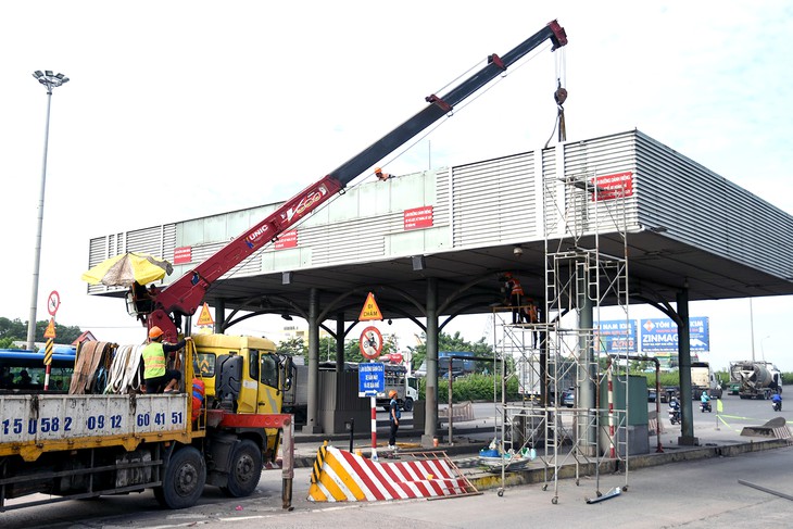 Hoàn tất tháo dỡ trạm thu phí cầu Đồng Nai, cửa ngõ phía Đông TP.HCM - Ảnh 2.