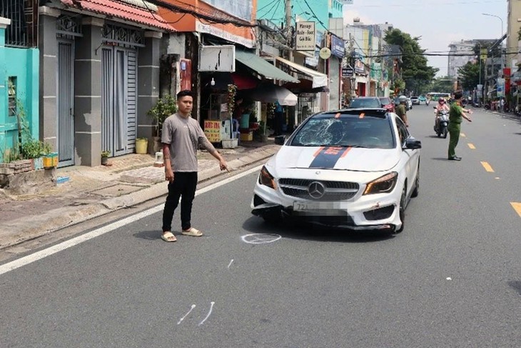 Bắt tạm giam tài xế ô tô hất văng 2 người đi xe máy ở Vũng Tàu rồi trốn khỏi hiện trường - Ảnh 1.