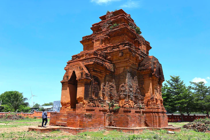 Cận cảnh tháp Hòa Lai, - Ảnh 6.