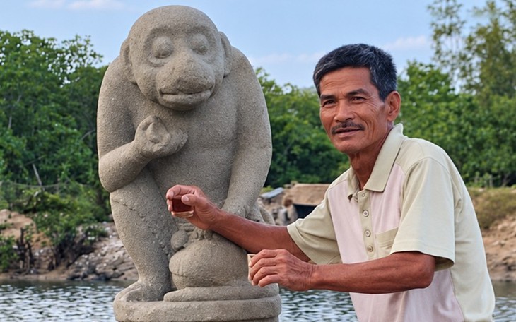 Trao thưởng cho người giao nộp tượng thần khỉ Hanuman - Ảnh 3.