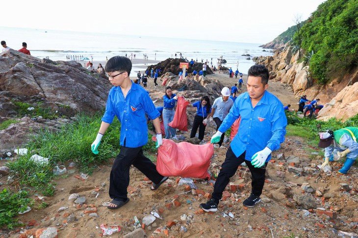 Khắc phục ngay việc làm tình nguyện để chụp ảnh, check-in, 'phông bạt' - Ảnh 3.