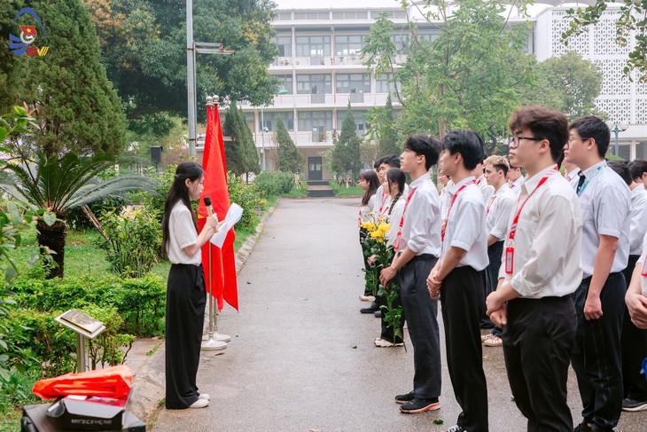 Chuyện về tượng đài 'gây sốt' mạng xã hội ở Bách khoa Hà Nội - Ảnh 5.