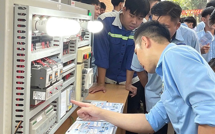 Bạn đọc Tuổi Trẻ tiếp sức quỹ học bổng từ di nguyện thầy giáo ung thư - Ảnh 3.