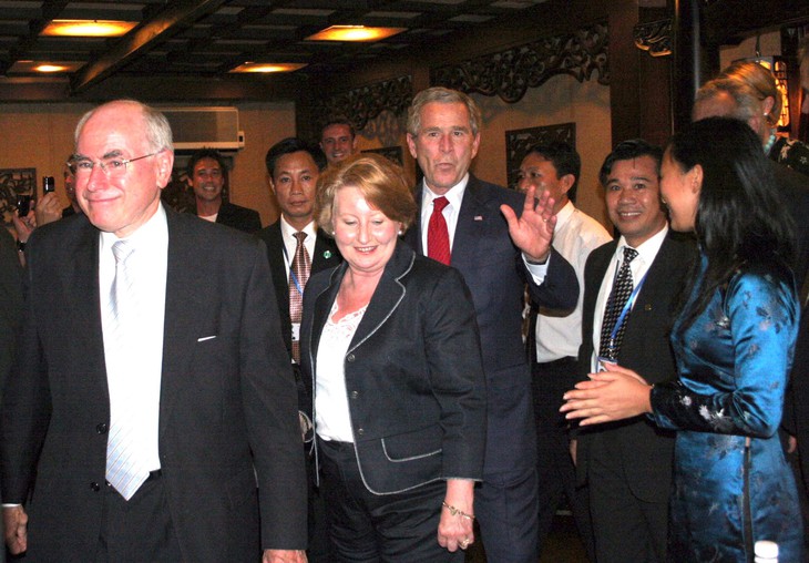 Hồi ức của sĩ quan cảnh vệ từng bảo vệ Tổng thống Mỹ George W. Bush, Barack Obama - Ảnh 2.