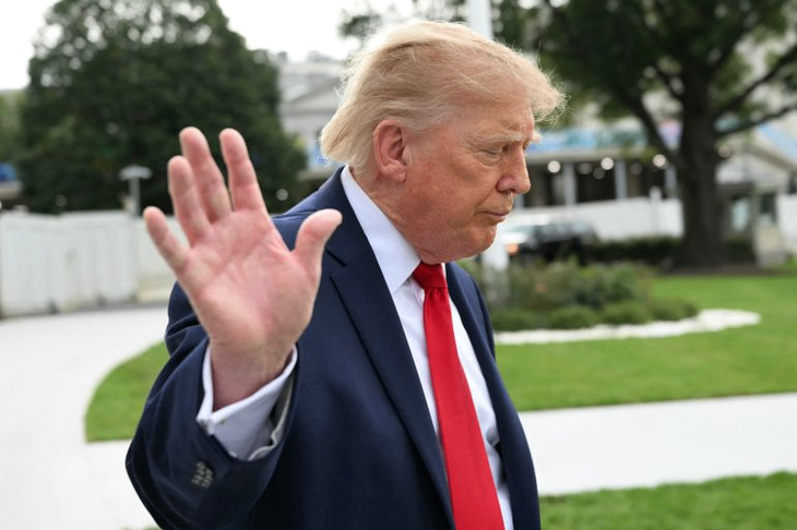Ông Trump và Iran đang chơi một ván cược nguy hiểm ở Hormuz - Ảnh 1.