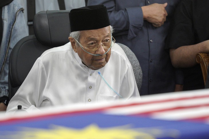 Vợ chồng cựu Thủ tướng Malaysia: 7 thập niên bên nhau, cùng bước qua tuổi 100 - Ảnh 4.