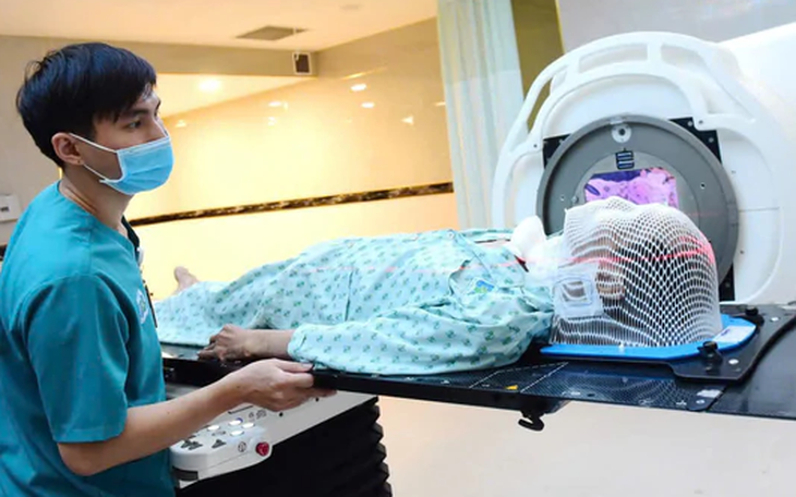 Hàng trăm nghìn ca ung thư mới mỗi năm, nhưng Việt Nam chỉ có khoảng 84 máy xạ trị - Ảnh 2.