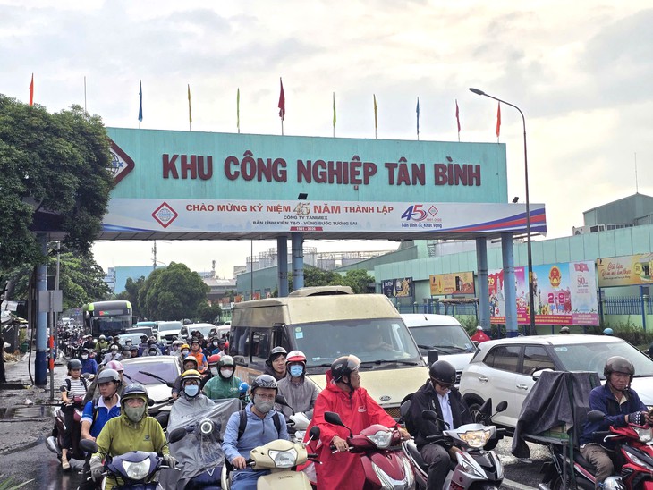 bất động sản công nghiệp 'cháy hàng' nhà xưởng xây sẵn - Ảnh 1.