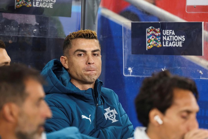 Lần đầu Ronaldo 'ngồi chơi' cả trận ở tuyển Bồ Đào Nha sau hơn 18 năm - Ảnh 1.