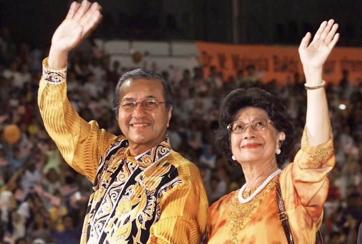Phu nhân của cựu Thủ tướng Malaysia Mahathir Mohamad qua đời ở tuổi 100 - Ảnh 1.