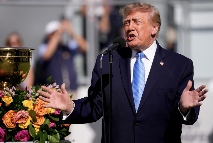 Ông Trump dự báo chiến sự Iran kết thúc sớm, giá dầu sẽ lao dốc - Ảnh 1.