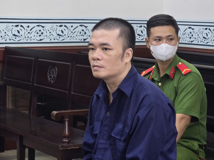 Thầy bùa 'dỏm', giả tin nhắn vợ, chiếm đoạt tiền tỉ của người tình - Ảnh 1.