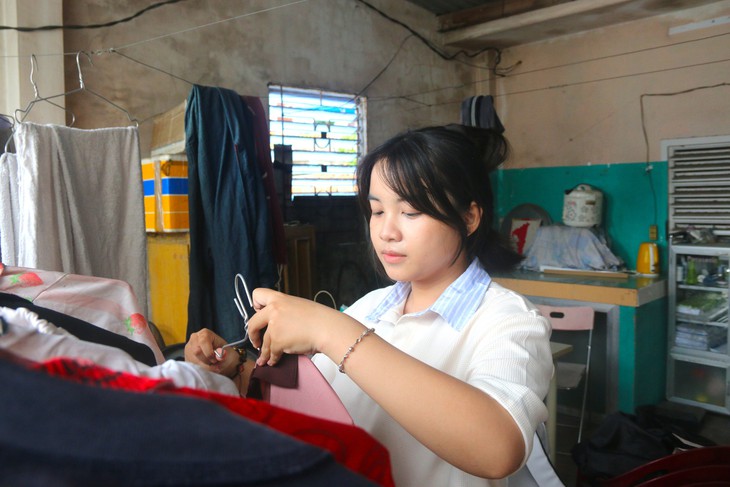 Nữ sinh Khánh Hòa khó khăn trước thềm đại học - Ảnh 4.