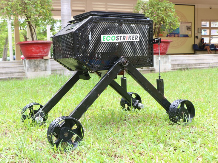 Robot diệt cỏ bằng laser lập ‘cú đúp’ quán quân - Ảnh 7.