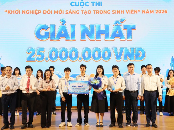 Robot diệt cỏ bằng laser lập ‘cú đúp’ quán quân - Ảnh 3.