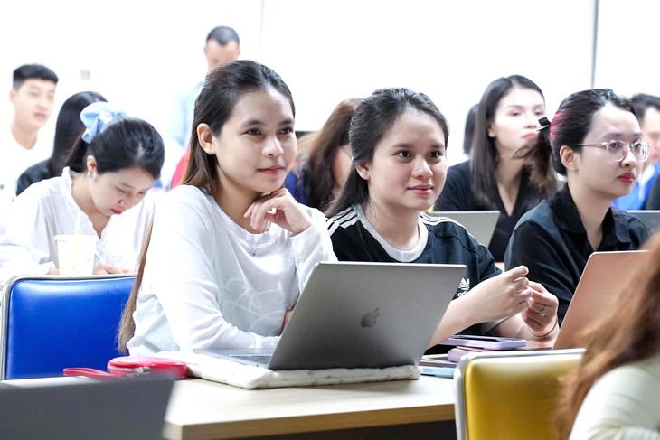 Bộ GD-ĐT đề xuất không được làm việc toàn thời gian khi học thạc sĩ chính quy - Ảnh 1.