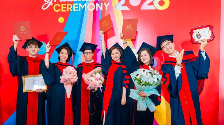 Học thạc sĩ chính quy phải toàn thời gian khi nhận học bổng hỗ trợ học tập, người đang đi làm tính sao? - Ảnh 1.