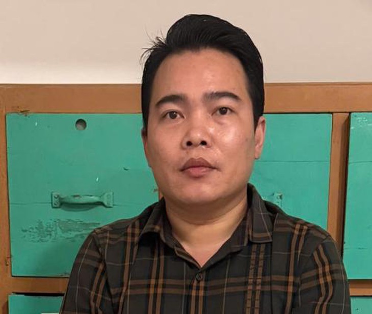 Làm giả giấy chứng nhận quyền sử dụng đất, dẫn nạn nhân xem đất trống rồi chiếm đoạt 2,4 tỉ đồng - Ảnh 1.
