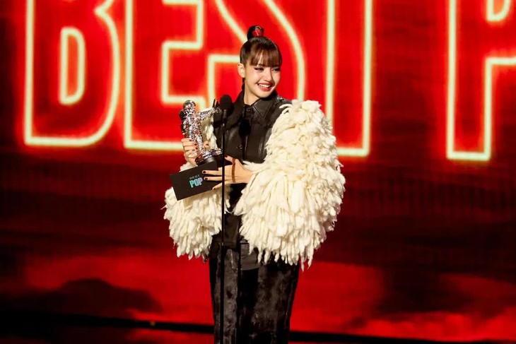 Chiến thắng tại VMAs 2026 của Lisa BlackPink bị nghi ngờ - Ảnh 2.