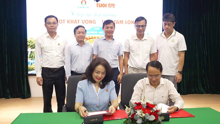 Lần đầu tiếp sức đến trường, Tổng công ty Phân bón Dầu khí Cà Mau trao 500 triệu đồng - Ảnh 1.