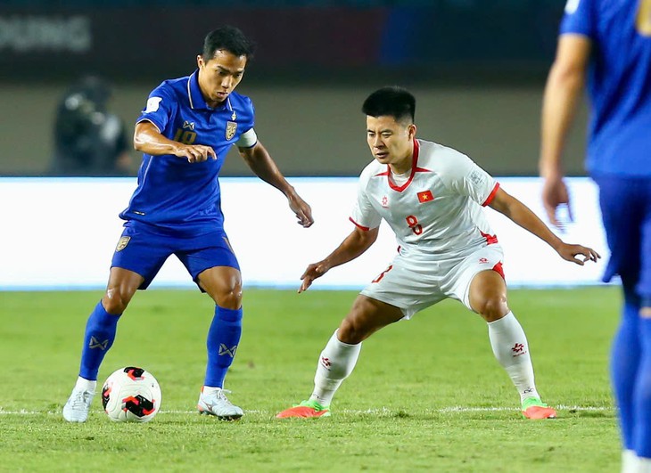 Thái Lan - Việt Nam (hiệp 1) 1-0: Sarach mở tỉ số bằng cú nã đại bác - Ảnh 1.