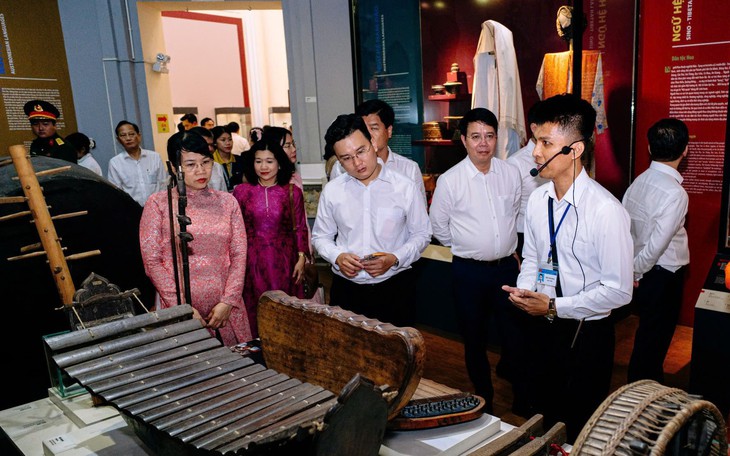 Sinh viên du lịch biến bài thi cuối môn thành đêm diễn xúc động về lịch sử - Ảnh 4.
