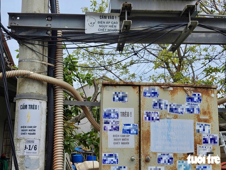 Dân tố trạm biến áp đặt sát nhà xảy ra chập cháy phóng điện gây bỏng, điện lực nói gì? - Ảnh 5.