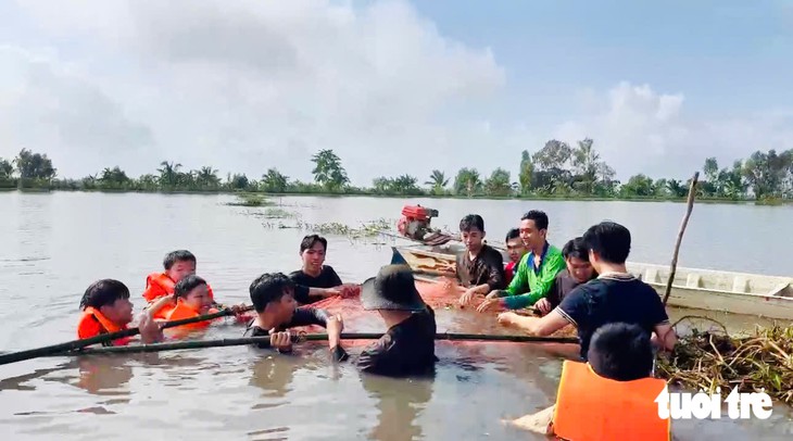 Trữ cá đồng, mở hướng làm du lịch, người dân thu hàng trăm triệu đồng - Ảnh 1.