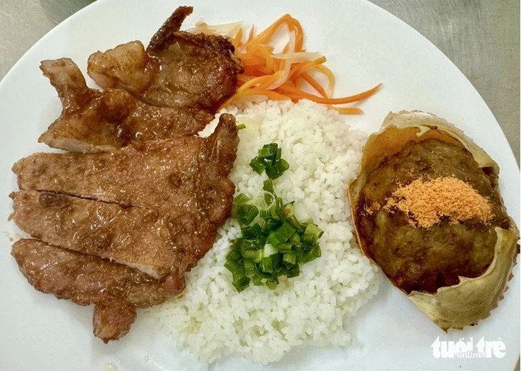 Rưới mỡ hành lên cơm tấm hay miếng sườn? - Ảnh 3.