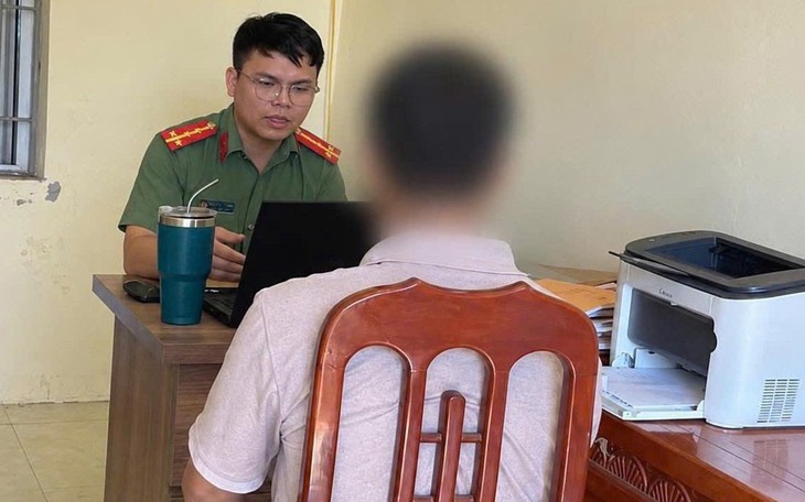 Đăng tải, chia sẻ nhiều bài viết xuyên tạc, xúc phạm uy tín của tổ chức, người đàn ông 64 tuổi bị phạt 12,5 triệu - Ảnh 2.